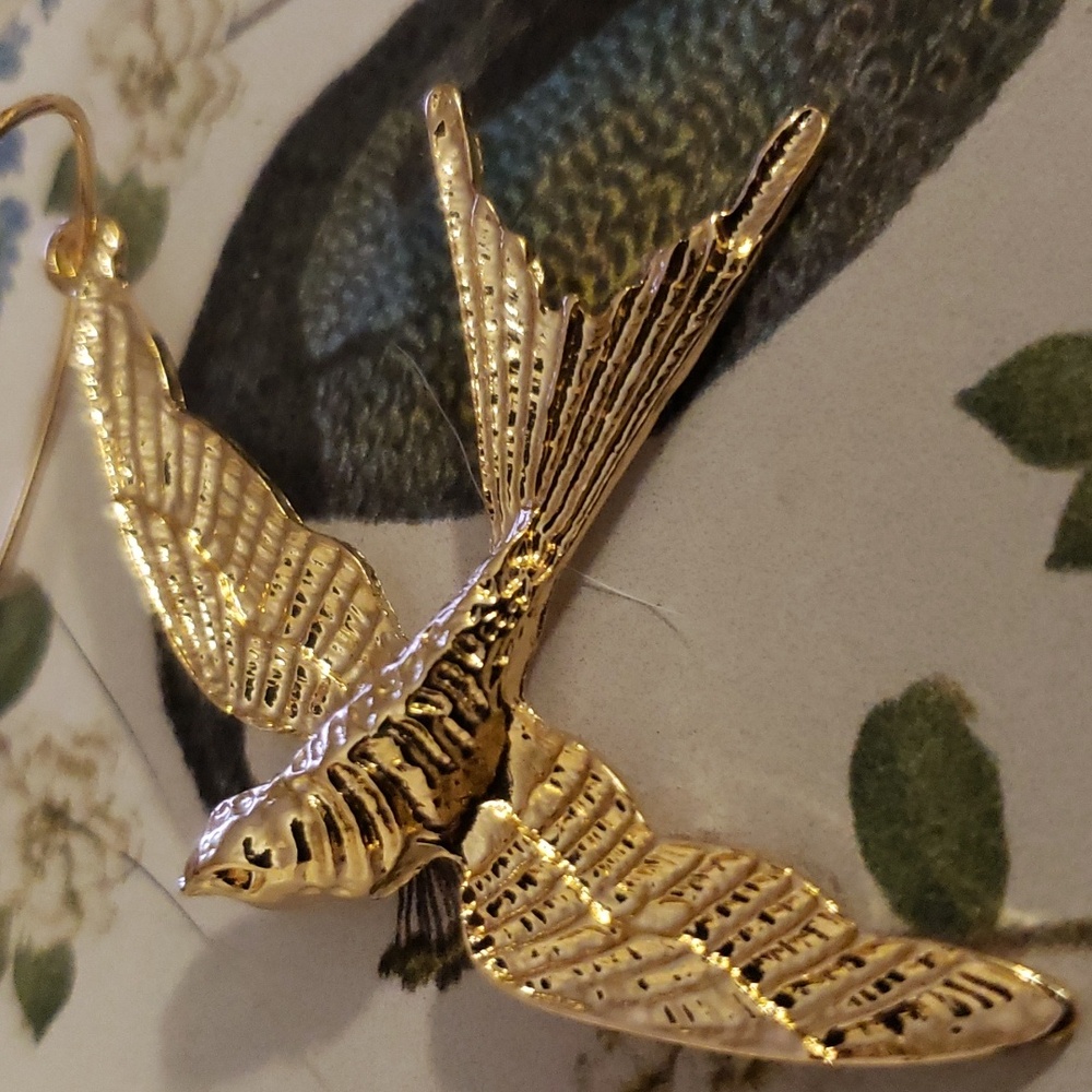 Stunning Golden Sparrow Hoop Earrings. NWT - Picture 7 of 7